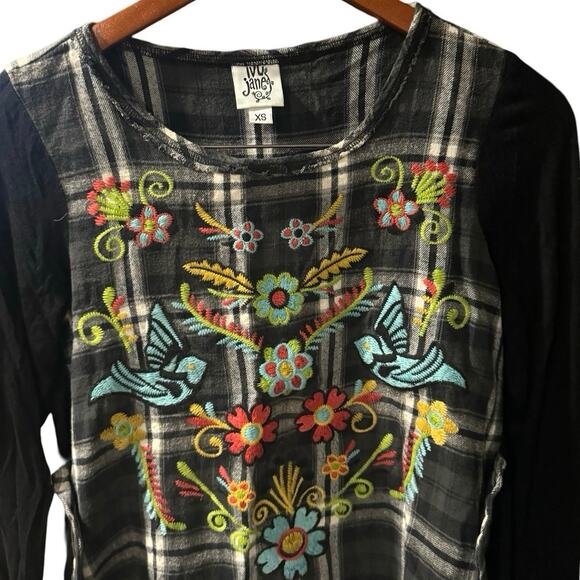 Ivy Jane Top Shirt Blouse Sz XS Black Embroidered Floral Birds Plaid USA - Picture 2 of 5